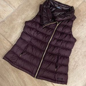Athleta size large asymmetric zip down vest. Entirely cozy!! Eggplant